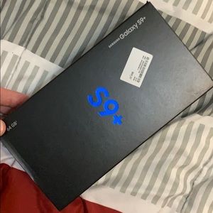 S9+ Phone box and new stuff